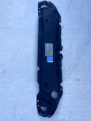 BMW E60 530i 2007 cubierta de soporte del radiador delantero barra de amarre superior con tornos OEM Foto 1 de 4