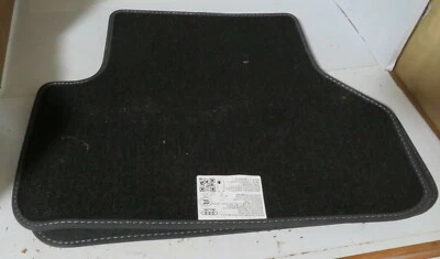 Alfombrillas traseras negras originales de fábrica originales Audi Multifit 2018 +/-  Foto 1 de 4