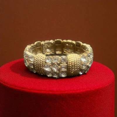 Pulsera Monet de 8" elástica con diamantes de imitación brillantes tono dorado de los años 70 Foto 1 de 4