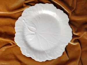 Wedgewood Etruria Matte White Leaf 8 in luncheon plate Majolica style - Picture 1 of 3