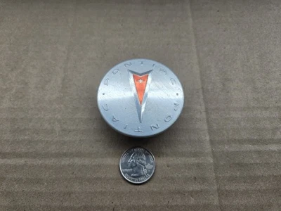 Оригинальный центральный колпак Pontiac 2004-2010 Grand Am Prix Montana Torrent 9593169 - Изображение 1 из 4