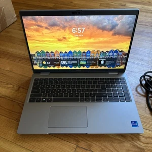 Dell Precision 3581 15.6" i7-13700H 2.4GHz 32GB RAM 1TB NVMe Warranty 2026 - Afbeelding 1 van 11