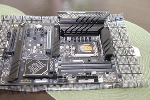 ASUS TUF Gaming Z790 Plus Wi-Fi D4 Gaming Motherboard (LGA1700/ATX/DDR4) - Afbeelding 1 van 5