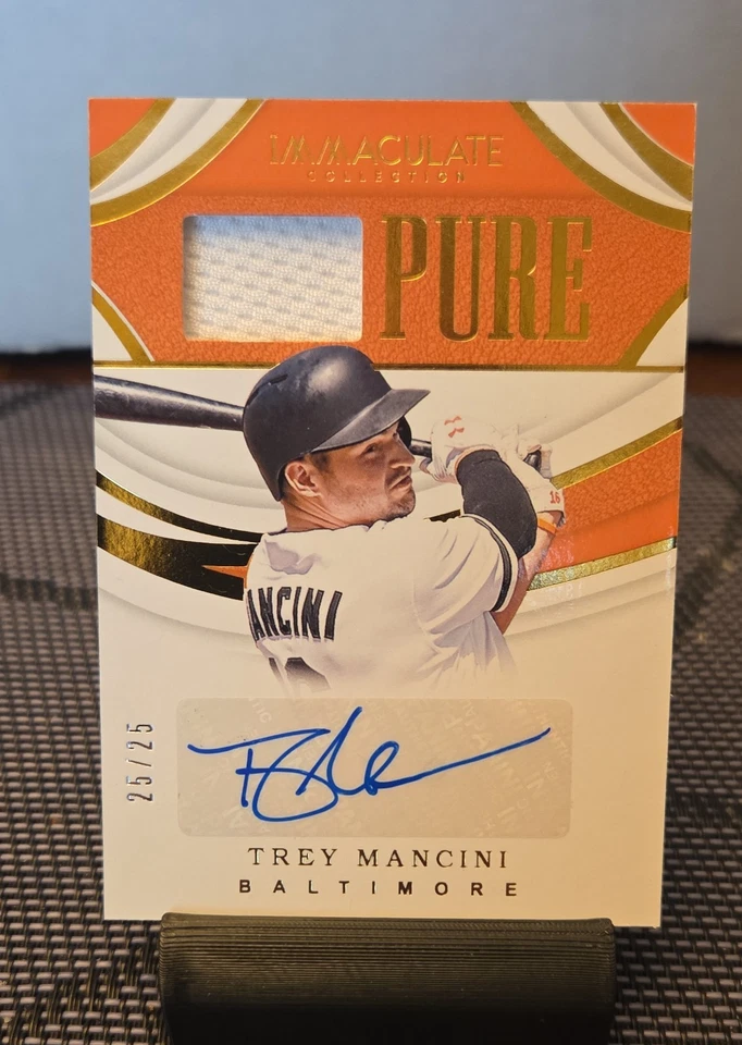 Coleção Panini Immaculate 2019 - Pure Trey Mancini #P-TM /25 RPA Book End - Imagem 1 de 2
