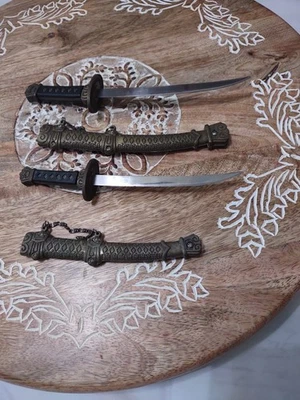Декоративные кинжалы.  Стальные лезвия, латунные ножны и ручки. Ближний Восток? - Изображение 1 из 4
