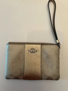 Neu Coach Eck-Handgelenktasche mit Reißverschluss - Bild 1 von 5