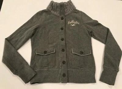 Chaqueta sudadera para mujer Hollister con botones gris medio cuello alto Foto 1 de 4