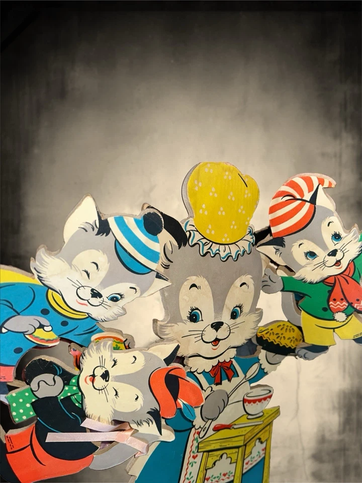 De colección 1952 (4) Piezas Madre Ganso Pin Ups Gato 3 Gatitos Dolly Toy Co Excelente Estado Foto 1 de 4