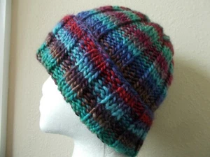 Handgestrickte sperrige & warme Wollmütze/Mütze, Farbverlauf blau mehrfarbig - Bild 1 von 6