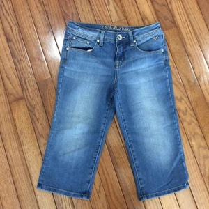 Justice Youth Girl Medium Wash Distressed Denim Capris Jeans Size 10.5 (T6-12) - Picture 1 of 5