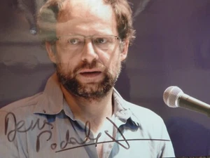 Autographe ORIGINAL de l'Acteur DENIS PODALYDES sur Photo de presse 20x30 - Foto 1 di 1