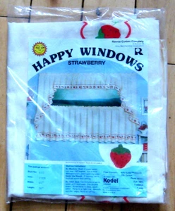 vtg kodel strawberrys happy windows 1Valance and 2 pr.Tiers 1 swag - Picture 1 of 3
