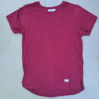 Camisa pequeña Akomplice para hombre borgoña manga corta puntos blancos cuello redondo JQOGA FIT Foto 1 de 4