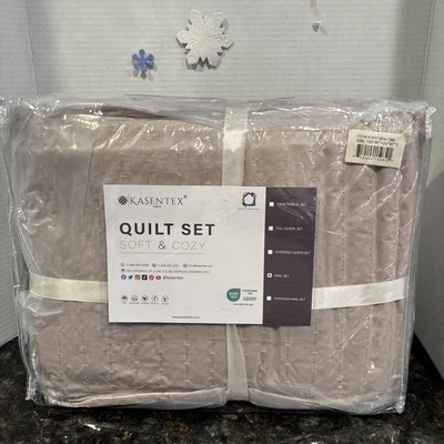 Kasentex Soft & Cozy Quilt Set King Set w/Two Shams -Beige 🛌 😴 -NIB - Image 1 of 4