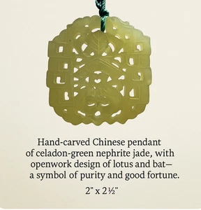 Handgeschnitzter chinesischer Seladon Nephrit Jade Anhänger Lotus & Fledermaus Motiv, 6 mm dick - Bild 1 von 6