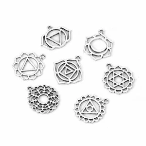 Juego de 7 dijes colgantes de curación símbolo de chakra yoga reiki antiguo tono plateado - Imagen 1 de 3