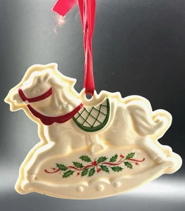 Stampo pressa per biscotti Lenox Holiday Natale cavallo a dondolo ornamento fiocco porcellana - Foto 1 di 3