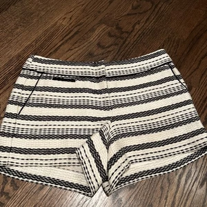 LOFT Women's Riviera Striped Print Shorts Textured Size 6 Cream Black Weave NWT - Picture 1 of 5