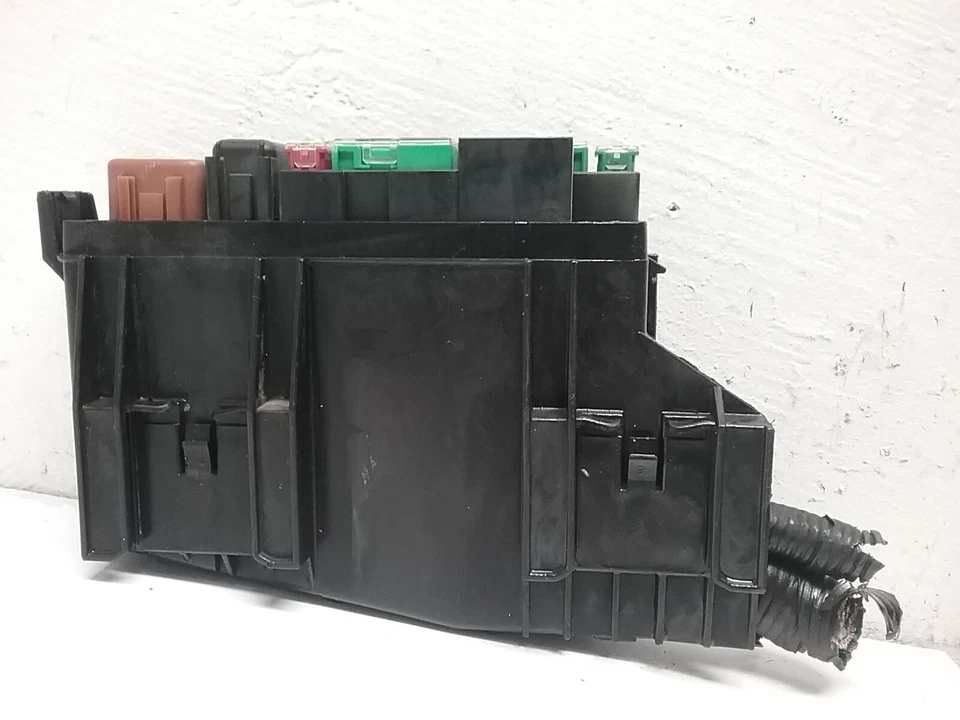 Módulo de relé de caja de fusibles Nissan Quest S 2004-2007 7154-7055-30 Foto 1 de 4