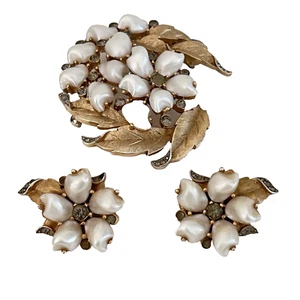 Crown Trifari Demi-Parure Baby Tooth Pearl Flower Signed Earrings Brooch Read - Bild 1 von 13