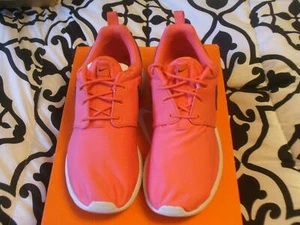 Nike Roshe One Girls 599729-801 Pink Black White Sz 6.5Y Youth / 8 Women’s NWB - Picture 1 of 7