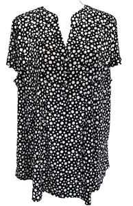 NWT Cocomo Plus Size 2X Black White Pintuck 1/2 Button Stretch Blouse Top - Picture 1 of 5