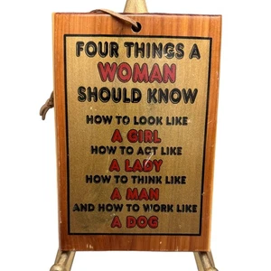 Vintage 1970s "Four Things a Woman Should Know" Novelty Wood Wall Plaque - Picture 1 of 3