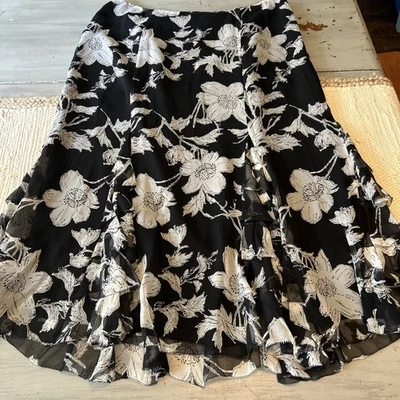 NUEVO CON ETIQUETAS Charter Club Cannes Negro Blanco Floral Seda Transparente Forrado Midi Falda 16W Hada Foto 1 de 4