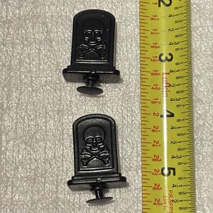 Lote de 2 dijes de zapatos Tombstone para cocodrilos - Imagen 1 de 4