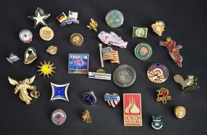 Vintage Pin Lot 32 insgesamt - Bild 1 von 5