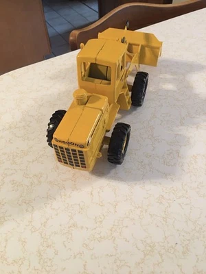 ERTL, HOUGH, PAYLOADER. NOVO EM FOLHA, NUNCA JOGUEI COM. COM CAIXA. - Imagem 1 de 4