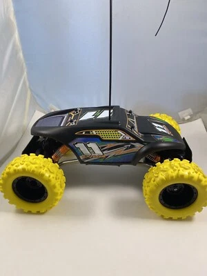 Maisto R/C Rock Crawler Extreme Radio Control Vehicle Black w/ Yellow Tires - Image 1 of 4