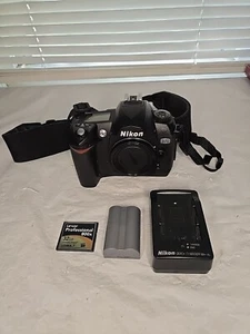 Nikon D D70 digitale 6,1-MP-Spiegelreflexkamera – schwarz (nur Gehäuse) mit Zubehör - Bild 1 von 9