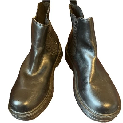 Botín Chelsea de tacón bajo con suela Soda Pilot doble elástico negro talla 8 Foto 1 de 4