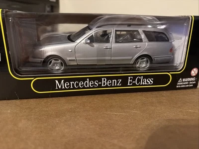 Modelo diecast Anso Mercedes Clase E Wagon Estate escala 1:18 Foto 1 de 4