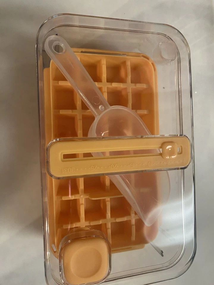 Bandejas para cubitos de hielo para congelador, bandeja para cubitos de hielo con tapa y contenedor, 2 capas de 64 celdas Foto 1 de 4