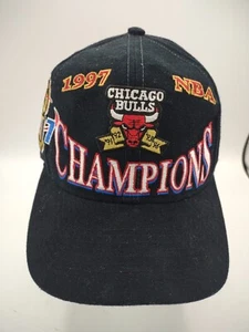 Vintage Chicago Bulls 1997 NBA Championship Logo Athletic Snapback Hat Black Cap - Bild 1 von 12