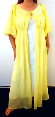 GMC AMARILLO TRANSPARENTE MANGAS ABULLONADAS SATINADO ENCAJE CANESÚ LARGO CHIFÓN PEIGNOIR BATA M L EVC Foto 1 de 4