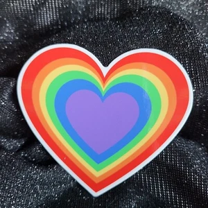 Pegatina Orgullo en Forma de Corazón Arco Iris RNBW001 | Pegatina LGBTQ | Love Ally Queer - Imagen 1 de 3