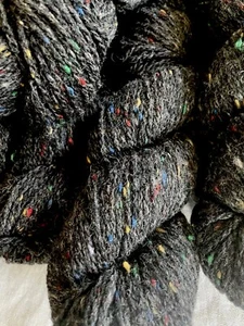 Vintage Reynolds Turnberry Tweed 100% Wool -7 Hanks- Black With Flecks Of Color - Picture 1 of 21