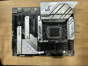 ASUS ROG Strix B650-A Gaming Wi-Fi DDR5 Socket AM5 AMD Gaming Motherboard(READ) - Bild 1 von 10