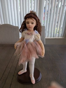 Richard Simmons erster Blumenstrauß aus Daddy Sammlung der Meister 18" Resin Puppe - Bild 1 von 7