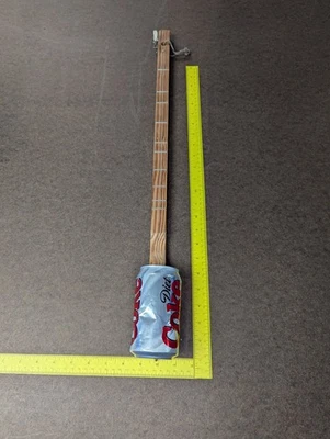 Guitarra canjo de una sola cuerda. Foto 1 de 4