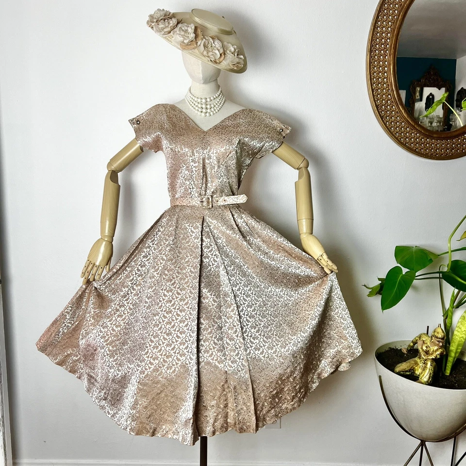 Vestido CHAMPAGNE Satinado Brocado Años 50’s Vintage Jardín Fiesta Boda Cóctel S Foto 1 de 4