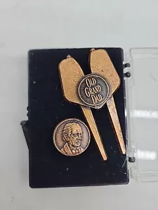 Vintage Old Grand Dad Kentucky Bourbon Whiskey Golfball Marker & Divot Tool - Bild 1 von 2