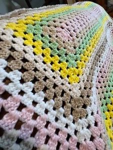 Manta de colección ganchillo a mano beige tostado rosa amarillo blanco afgano 72 X 40 - Imagen 1 de 18
