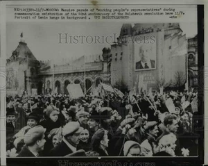 Foto de prensa 1960 Moscú Desfile de representantes de los pueblos trabajadores - nee41078 - Imagen 1 de 2