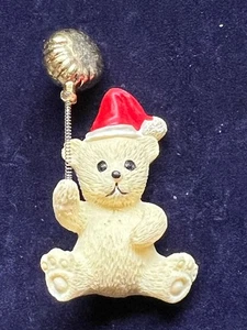 CHRISTMAS TEDDY BEAR HOLDING GOLD BALLOON (ON A SPRING) PIN BADGE - Picture 1 of 4