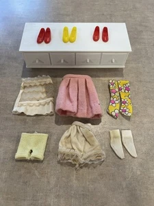 Vintage 60er Jahre Susy Goose für Barbie ~ One Draw Hope Truhe mit Kleidung/Schuhe - Bild 1 von 18