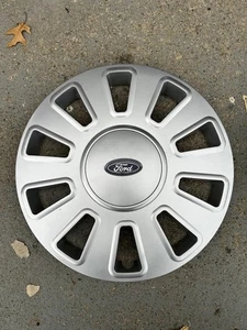 One 06-11 Ford Crown Victoria 17” Hubcap Wheel Cover 7W73-1130-AE P71 Police - Picture 1 of 10